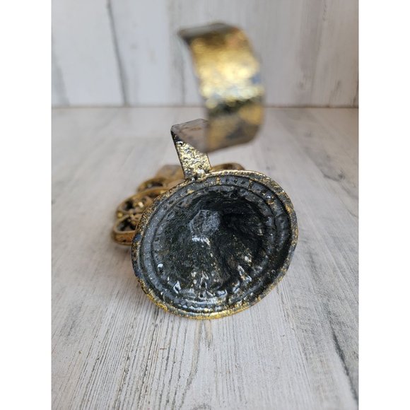 Metal distressed style fancy hanging stocking holder Xmas figure - Picture 2 of 6